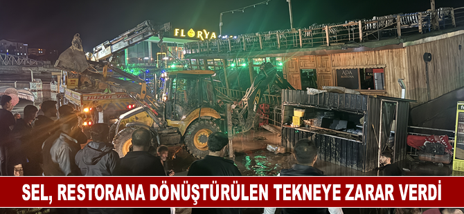 Sel, restorana dönüştürülen tekneye zarar verdi