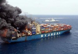 Hyundai Fortune körfezde yanıyor