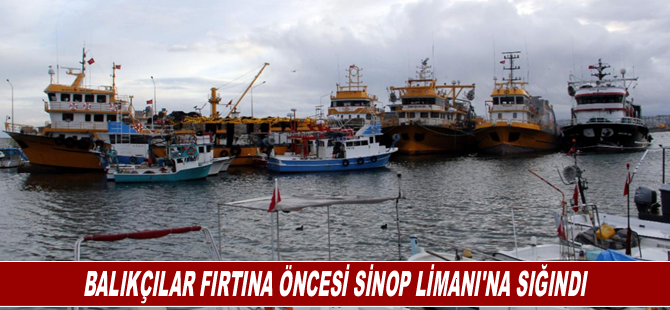 Balıkçılar fırtına öncesi Sinop Limanı'na sığındı