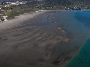 Didim ve Çeşme'de deniz yaklaşık 300 metre çekildi