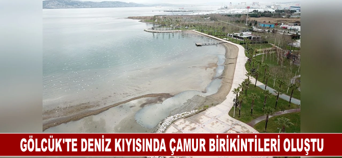 Gölcük'te Deniz Kıyısında Çamur Birikintileri Oluştu