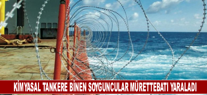 kimyasal tankere binen soyguncular mürettebatı yaraladı