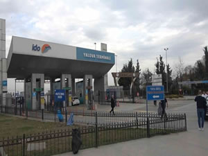 Yalova’da dümeni kilitlenen feribot, iskeleye çarptı