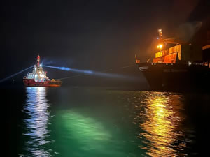 Bakırköy'de karaya oturan MSC Rhiannon yüzdürüld