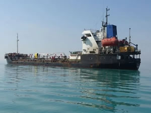 İran'dan tanker ve teknelere kaçak akaryakıt operasyonu