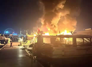 Tuzla marinada korkutan yangın! 4 tekne küle döndü