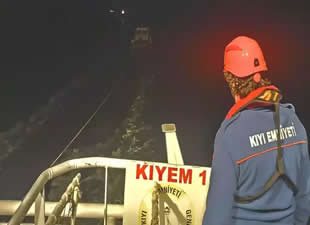 Ölümle burun buruna gelen teknedekileri KEGM kurtardı