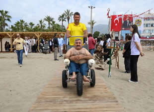 Alanya'da engelli vatandaşlar da  denize rahat girebilecek