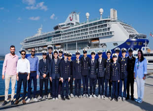 Bodrumlu denizci öğrencilere cruise gemisinde eğitim