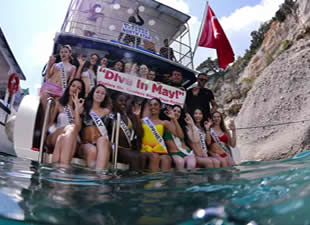Kraliçe adaylarıKemer'de deniz altını keşfetti