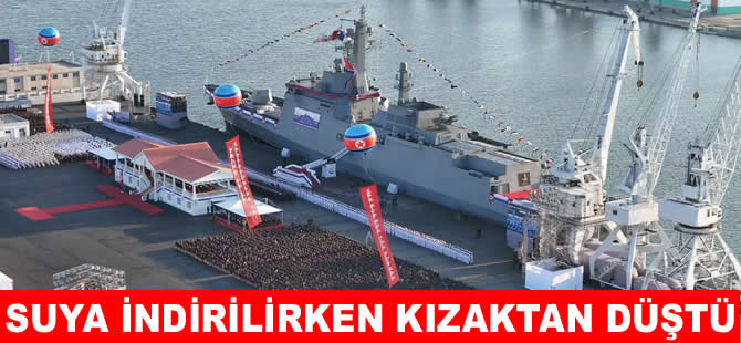 Suya indirilen savaş gemisi kızaktan düştü