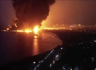 İsrail Yemen'i  bu kez denizden bombaladı