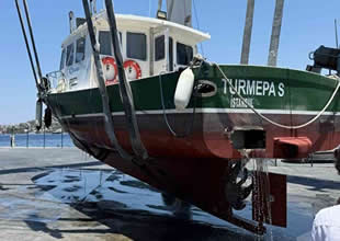 Bodrum’da şişme bot, atık alım teknesine çatti