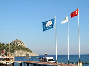 Kuşadası ve Didim'de 39 mavi bayrak dalgalanıyor