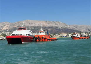 Çeşme-Sakız seferini yapan yolcu gemisi  Yunan gemisiyle çatıştı