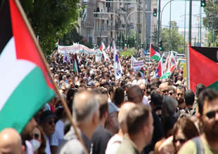 Yunan sendikaları, İsrailli kruvaziyer gemisine limanları kapatıyor