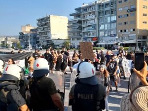 Yunanistan’da İsraillileri taşıyan yolcu gemisi protesto edildi