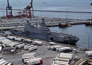 Katar'ın amfibi gemisi Al Fulk İstanbul'a demirledi