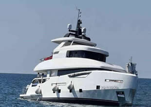 Lüks yat denize indikten 15 dakika sonra battı