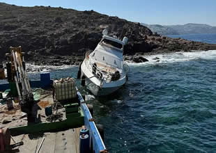 Bodrum’da sürüklenen motoryat, kayalıklara çarptı