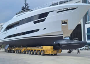 Alia, yeni süperyatını suya indirdi