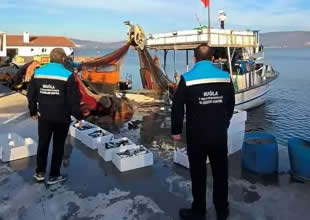 Muğla'da teknelere denetim: Kaçak ağlar yakalandı