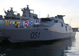 DEARSAN’ın Katar için inşa ettiği hücumbot denizle buluştu