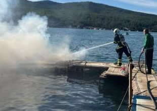 Balıkçı teknesi yanarak küle döndü
