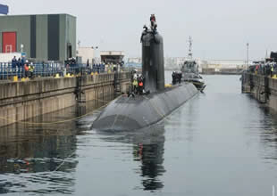 Fransız nükleer denizaltı üssü üzerinde İHA alarmı