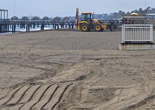 Antalyta’da caretta yuvası kumullar iş makineleriyle ezildi