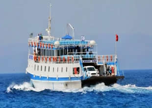 Feribot seferleri iptal edildi, dalgalar 3 metreyi buldu