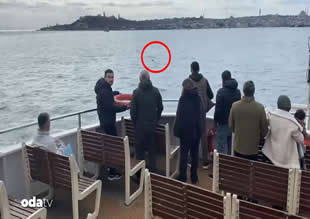 İstanbul Boğazı'nda panik: Vapurdan denize atladı