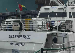 Yalova'da fırtına bakımdaki geminin personelini esir aldı