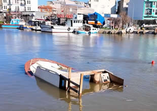 Çanakkale’de batan tekneler çıkarılıyor