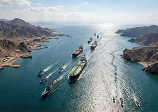 İran, Hürmüz Boğazı'nda 10 petrol tankerini vurdu