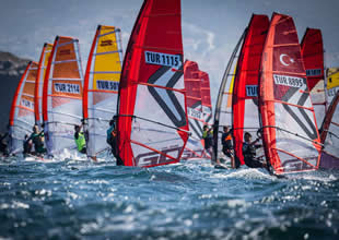 Genç yelkenciler Foça’da milli forma için yarıştı