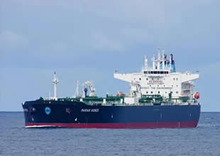 Yunan bayraklı bir petrol tankeri Rusya sularında vuruldu