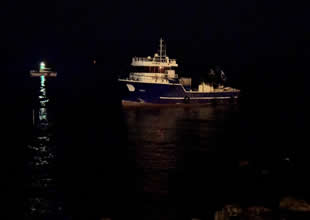 Balıkçı teknesi karaya oturdu, kaptan kurtarıldı