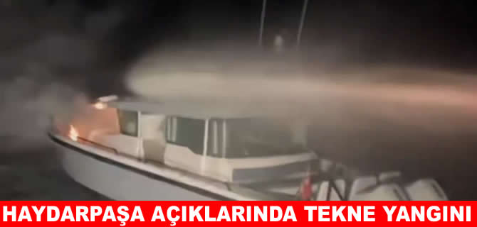 Kadıköy'de geceyi aydınlatan tekne yangını