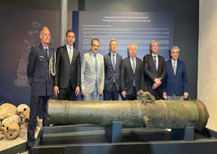 Aliağa’ya söküme gelen gemiden tarihi bronz top çıktı