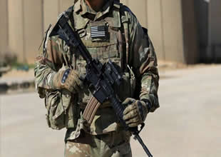 Bak şu maymunun yaptığına! ABD Donanması'ndaki askere saldırdı