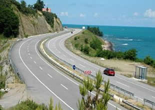 Karadeniz sahil yolu Rize geçişi iptal edildi