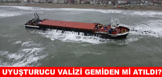 Karasu’da önce gemi sonra uyuşturucu valizi karaya vurdu