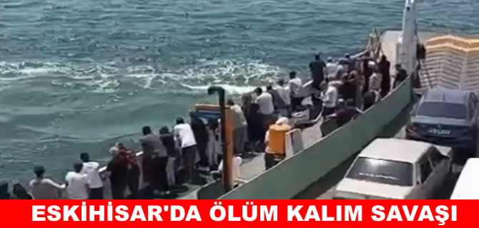 Feribottan denize düşen yolcuyu büfe çalışanı kurtardı