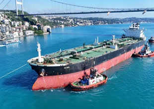 İDA saldırısına uğrayan tanker İstanbul Boğazı'ndan geçti