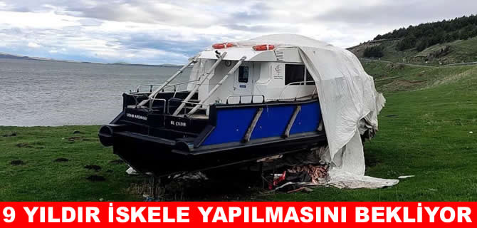 Çıldır Gölü kıyısına çekilen tekne 9 yıldır hizmet için bekliyor