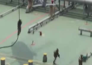ABD ordusu Umman Körfezi'nde tankere çıktı!