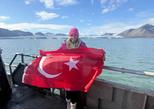 Deniz Kayadelen, Kuzey Kutbu'nda yüzen ilk Türk oldu