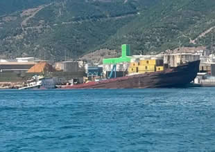 Hereke Limanı’nda demirli gemi battı