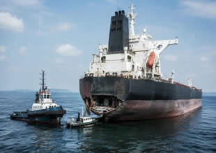 Hürmüz girişinde bir tanker daha vuruldu